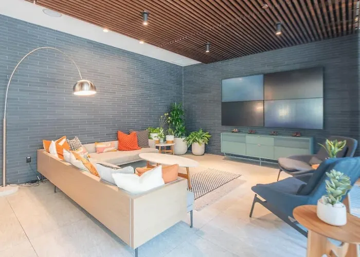 Beautiful 1bd - Pool, Gym, Parking, W-d - Sleeps 4 Tempe