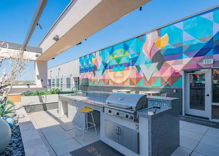 Beautiful 1bd - Pool, Gym, Parking, W-d - Sleeps 4 Tempe