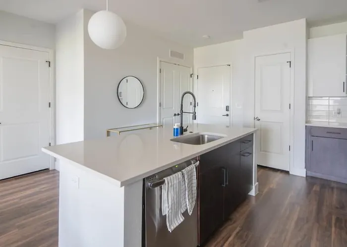 Beautiful 1bd - Pool, Gym, Parking, W-d - Sleeps 4