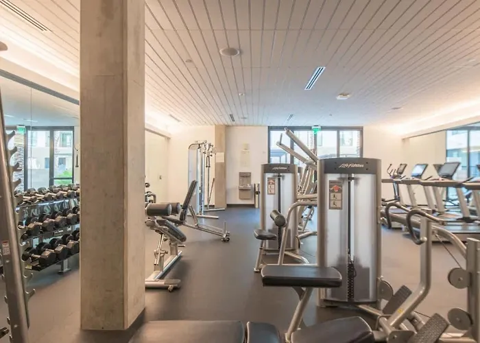 Apartment Beautiful 1bd - Pool, Gym, Parking, W-d - Sleeps 4 *