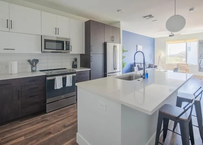 Beautiful 1bd - Pool, Gym, Parking, W-d - Sleeps 4 *